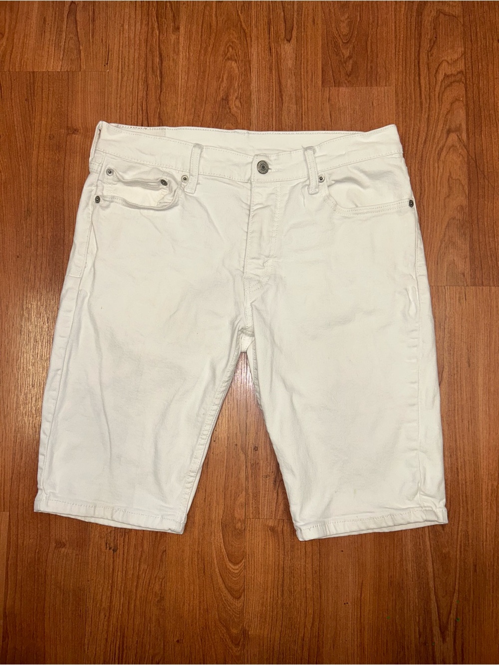 Levi’s 511 Slim White Shorts Hemed Mid Rise Bermuda Shorts Size 33